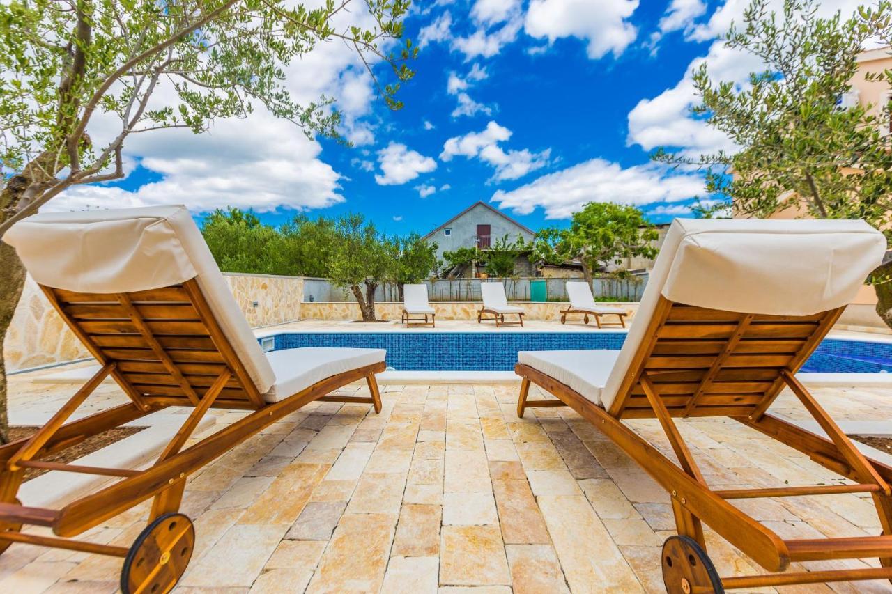 Villa Tina With Swimming Pool, Tennis Court, Games Room, Sauna, Gym, Bbq Policnik Exterior foto