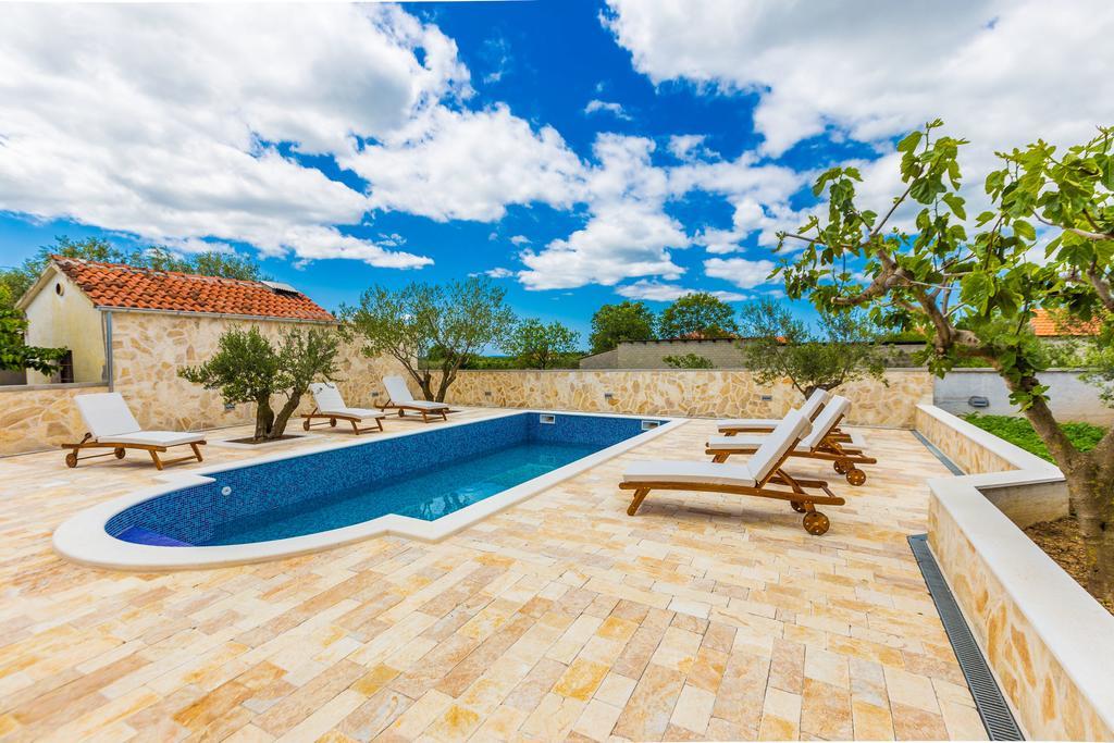 Villa Tina With Swimming Pool, Tennis Court, Games Room, Sauna, Gym, Bbq Policnik Exterior foto